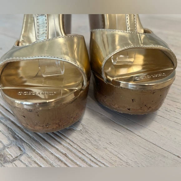 Jimmy Choo Gold shoes Patent Leather Cork Wedge T Strap Sandals Size 36 USA 6 - Picture 13 of 16